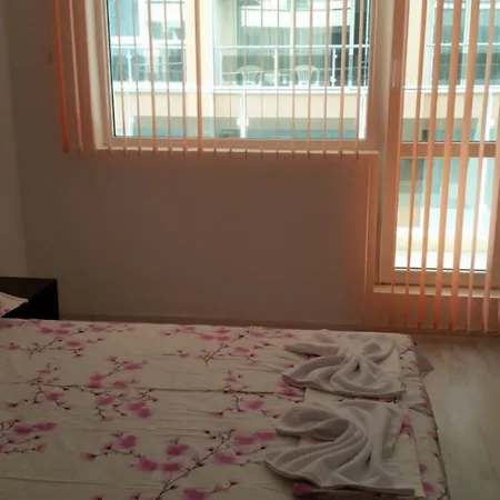 Gazde/Camere de închiriat Eli Pomorie