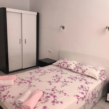 Homestay Ely *
